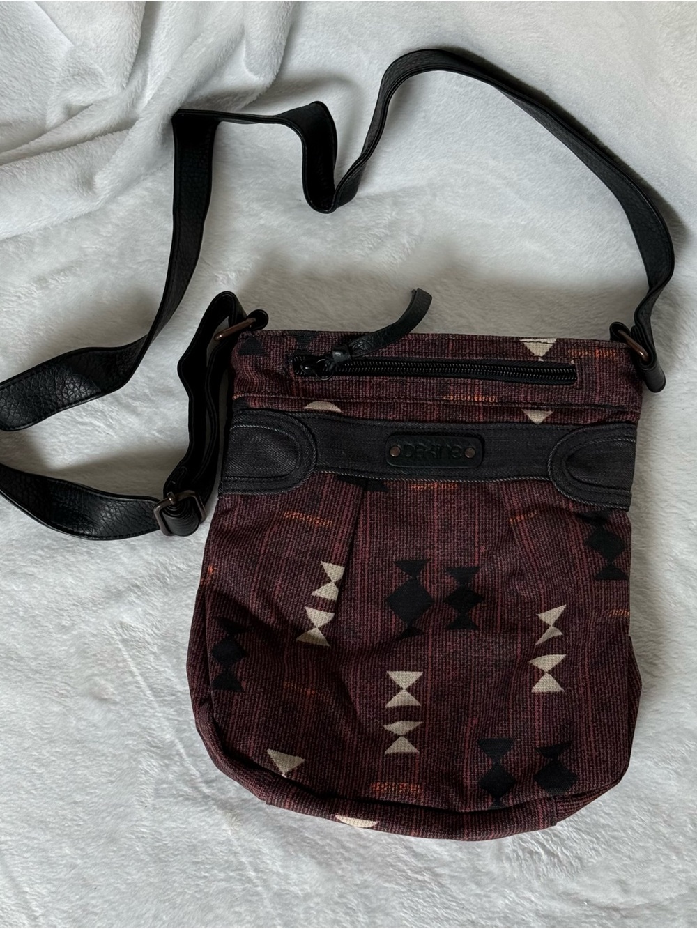 Dakine Maroon and Black Geometric Patterned Crossbody Messenger Bag Like New